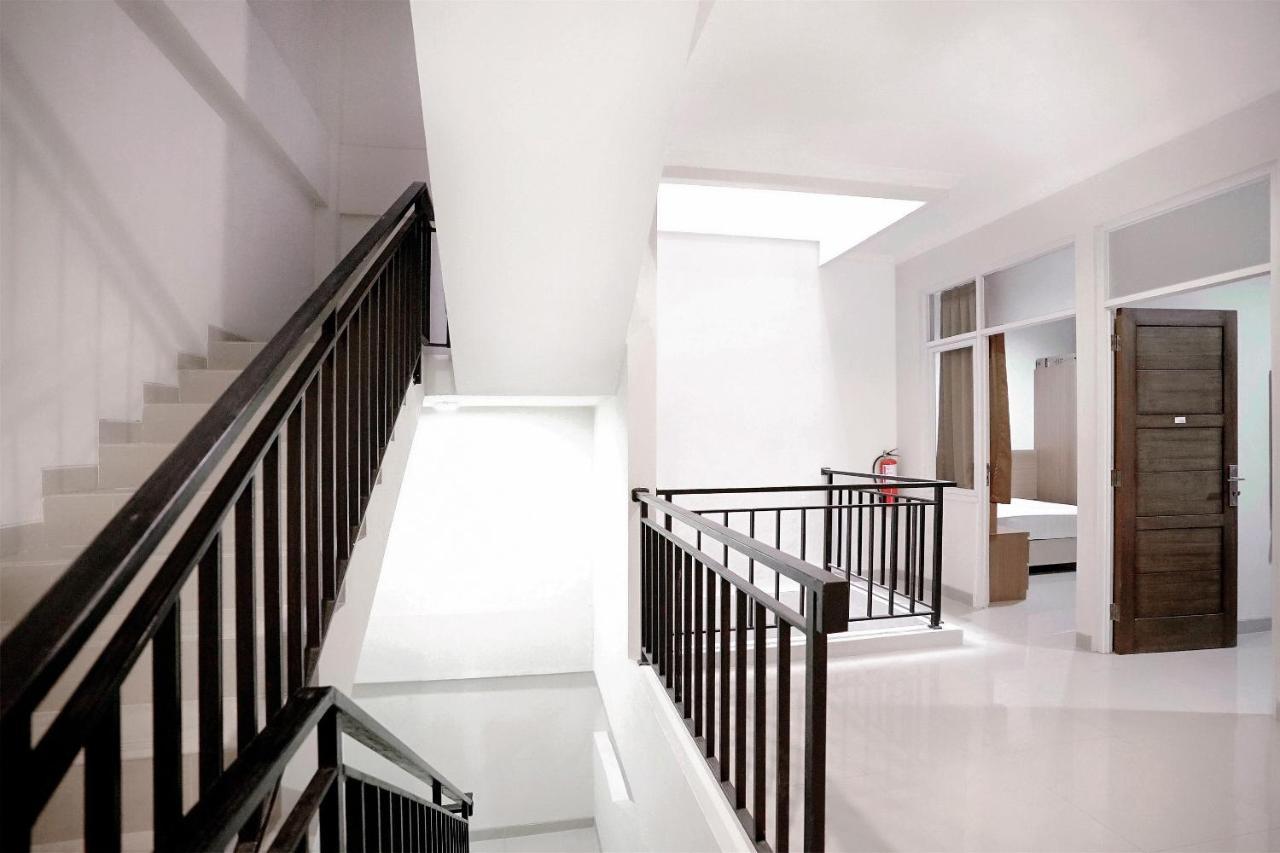 Oyo 415 The Kartini 8 Residence Giacarta Esterno foto