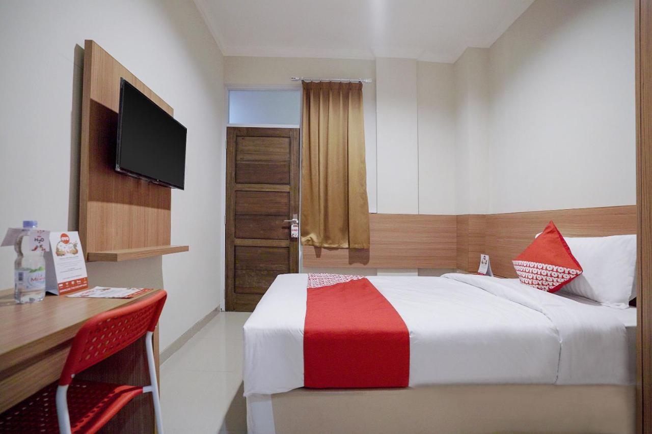 Oyo 415 The Kartini 8 Residence Giacarta Esterno foto