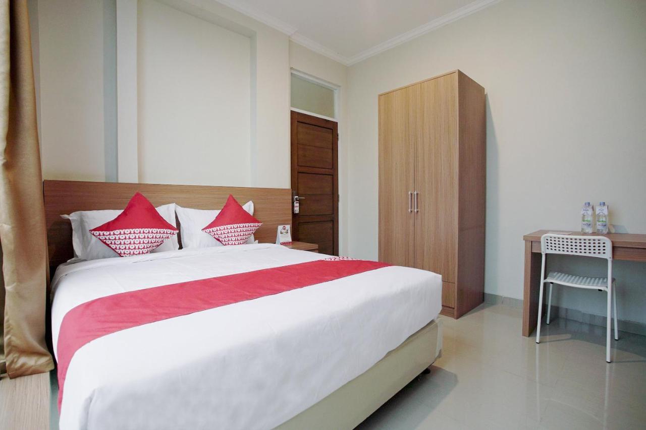 Oyo 415 The Kartini 8 Residence Giacarta Esterno foto