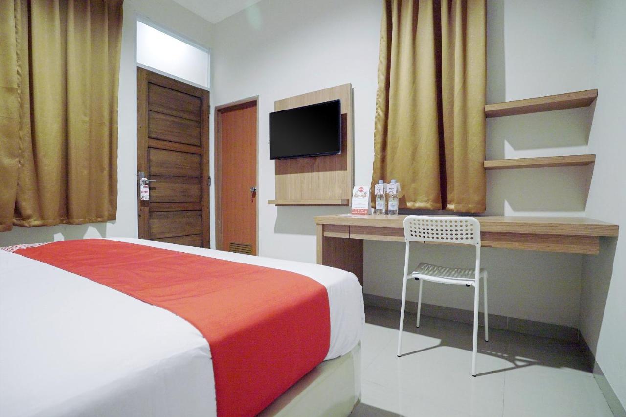Oyo 415 The Kartini 8 Residence Giacarta Esterno foto