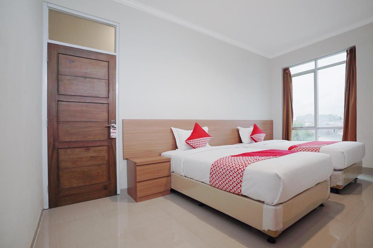 Oyo 415 The Kartini 8 Residence Giacarta Esterno foto
