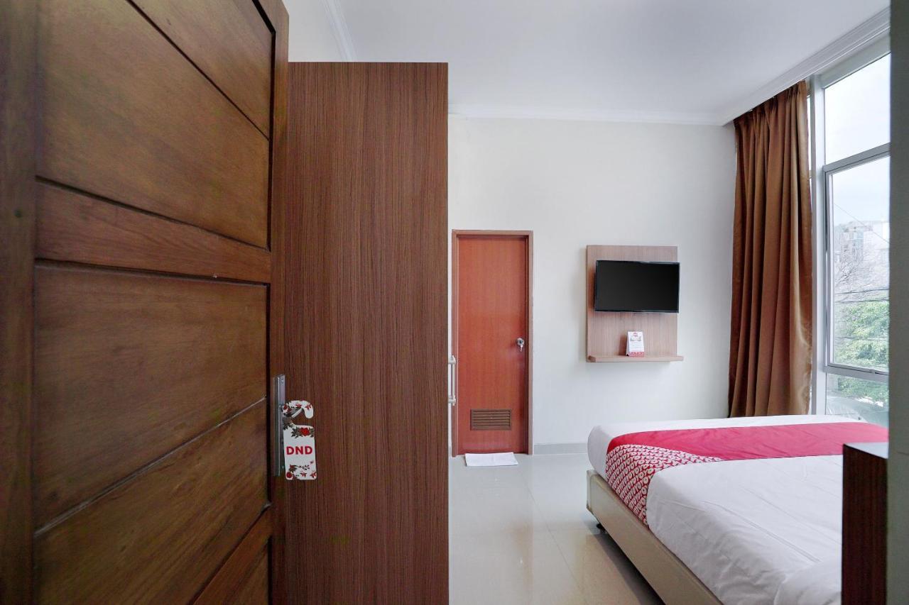 Oyo 415 The Kartini 8 Residence Giacarta Esterno foto