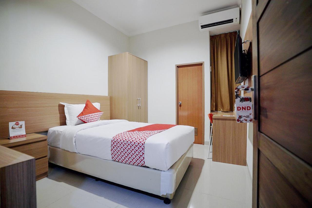 Oyo 415 The Kartini 8 Residence Giacarta Esterno foto
