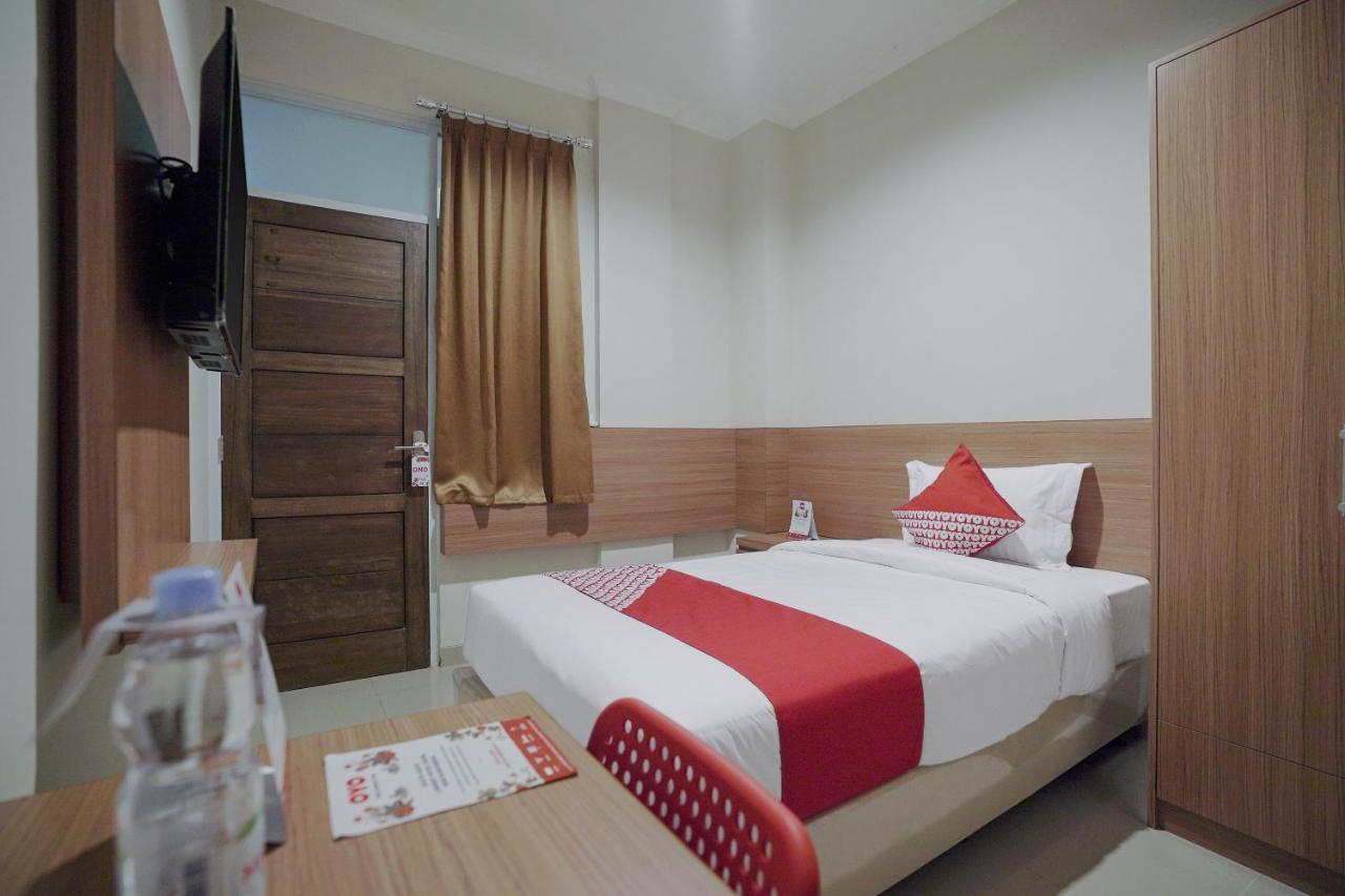 Oyo 415 The Kartini 8 Residence Giacarta Esterno foto