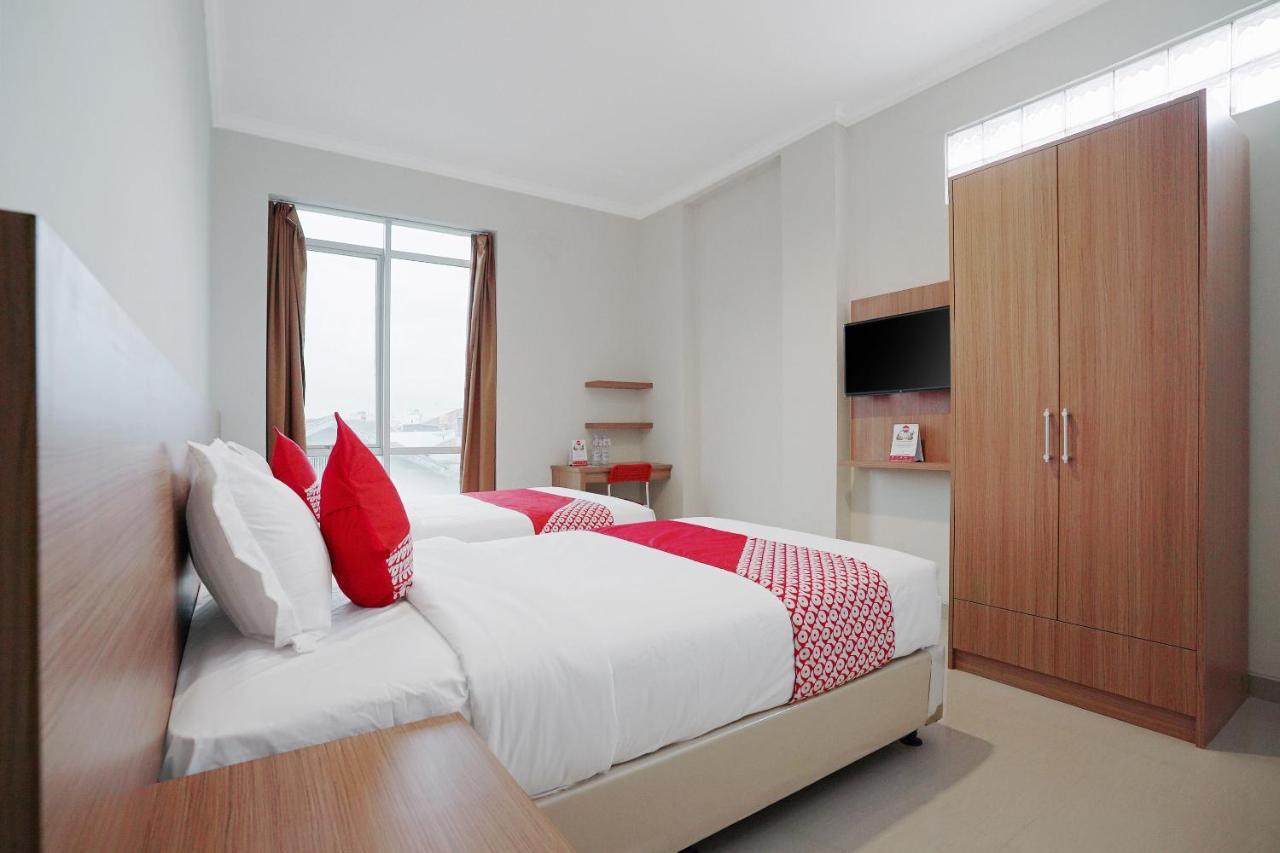Oyo 415 The Kartini 8 Residence Giacarta Esterno foto