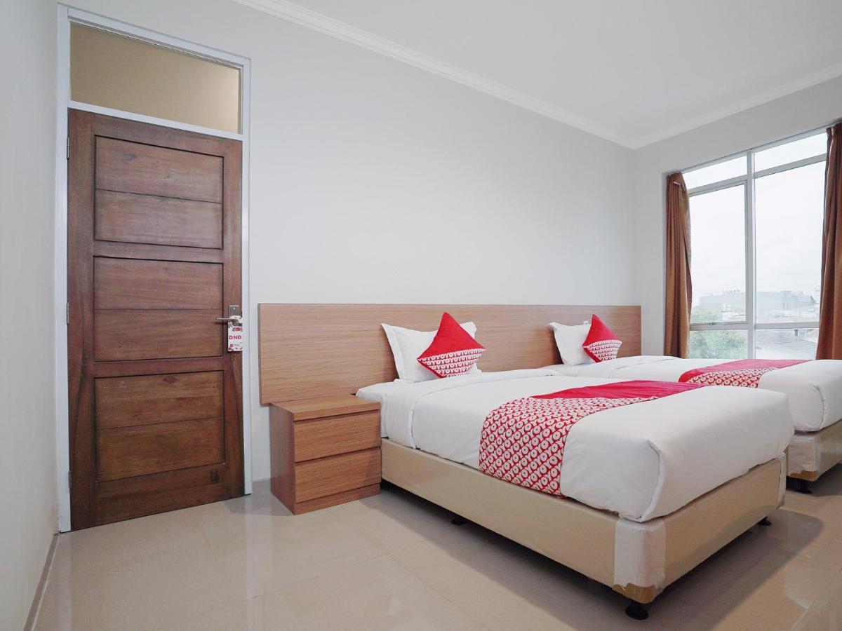 Oyo 415 The Kartini 8 Residence Giacarta Esterno foto