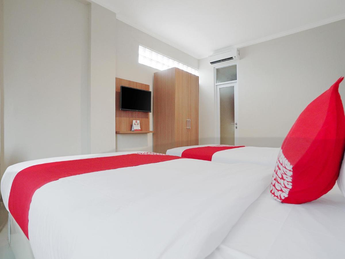 Oyo 415 The Kartini 8 Residence Giacarta Esterno foto