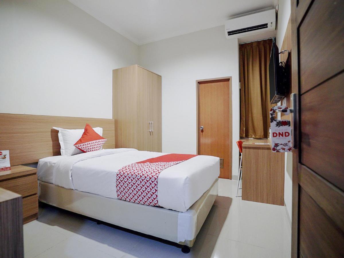 Oyo 415 The Kartini 8 Residence Giacarta Esterno foto