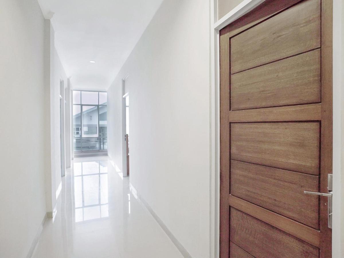 Oyo 415 The Kartini 8 Residence Giacarta Esterno foto