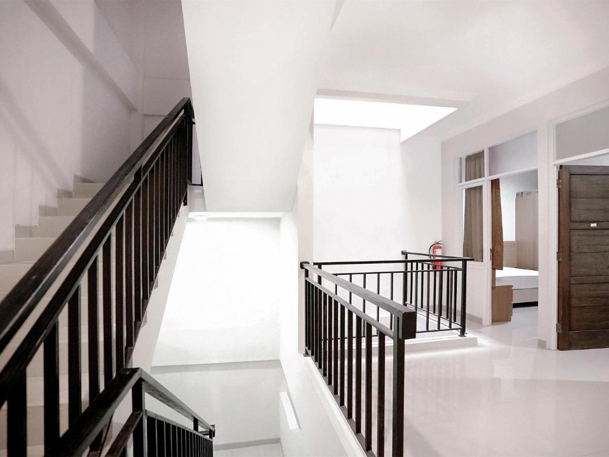 Oyo 415 The Kartini 8 Residence Giacarta Esterno foto