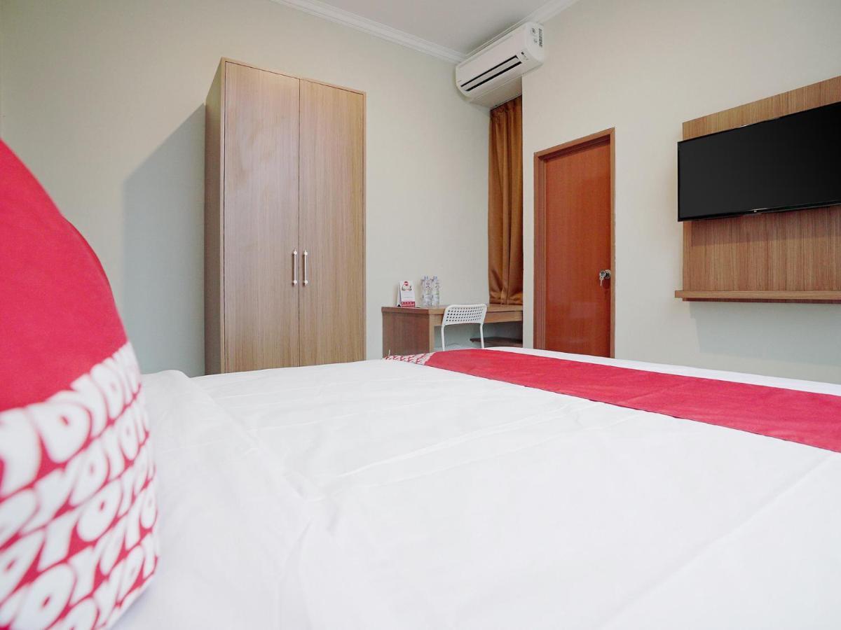 Oyo 415 The Kartini 8 Residence Giacarta Esterno foto